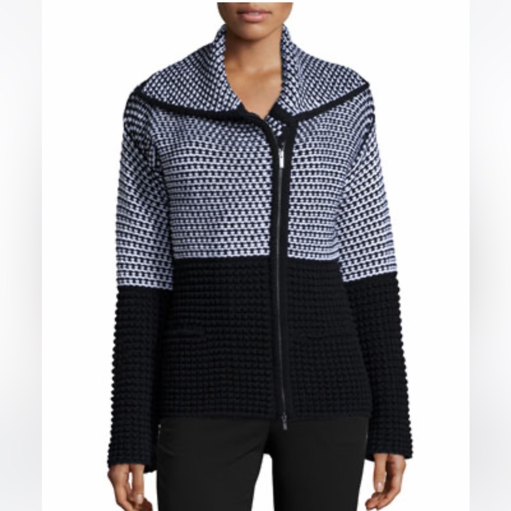 Armani Collezioni Colorbock Popcorn knit Zip
Sweater, Black/White